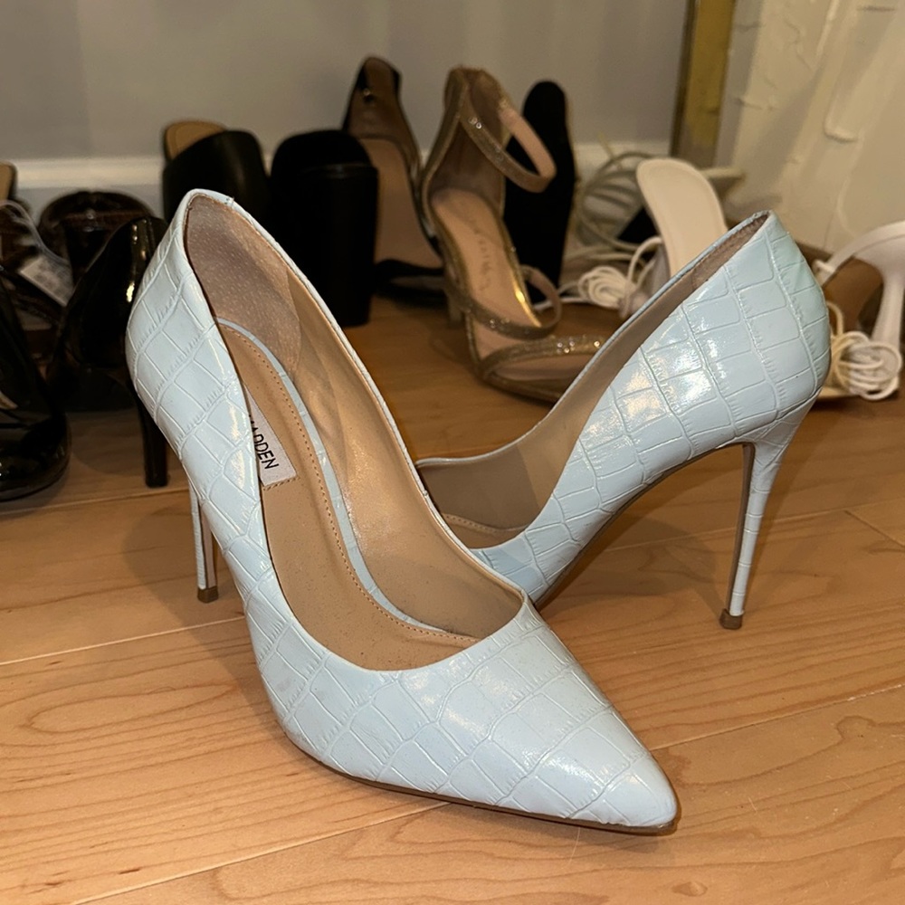Steve Madden Daisie Heel Baby Blue Croc Pattern, size 8